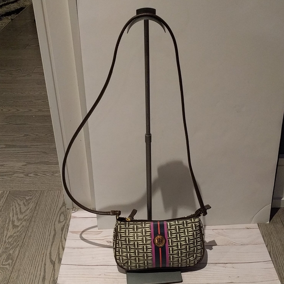 🌸🌺Small Crossbody bag by Tommy Hilfiger 👠